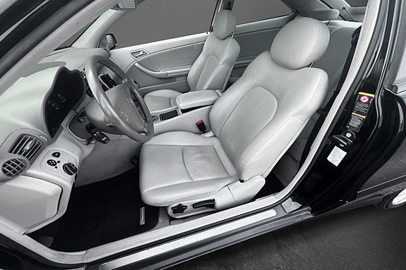 Mercedes-Benz C320 5 of 11