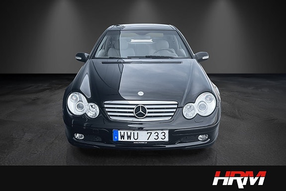 Mercedes-Benz C320 3 of 11