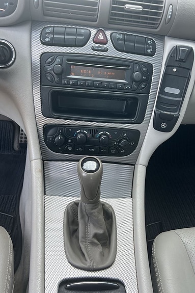 Mercedes-Benz C320 8 of 11