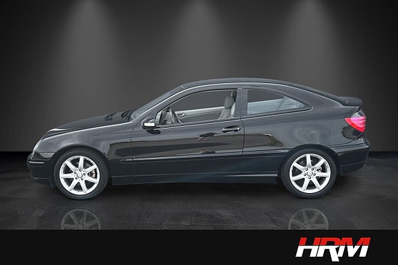 Mercedes-Benz C320 2 of 11