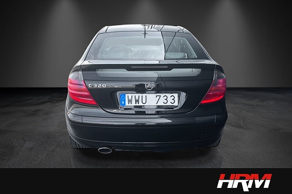 Mercedes-Benz C320 11 of 11