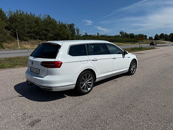 Volkswagen Passat 3 of 8