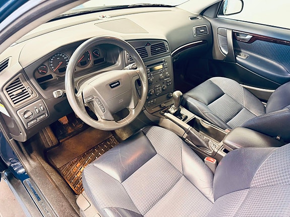 Volvo V70 5 of 5