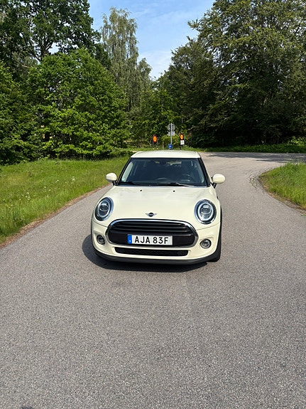 MINI Cooper 2 of 7