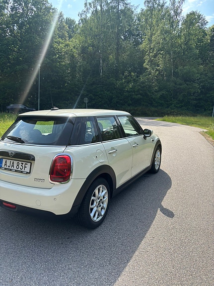 MINI Cooper 4 of 7