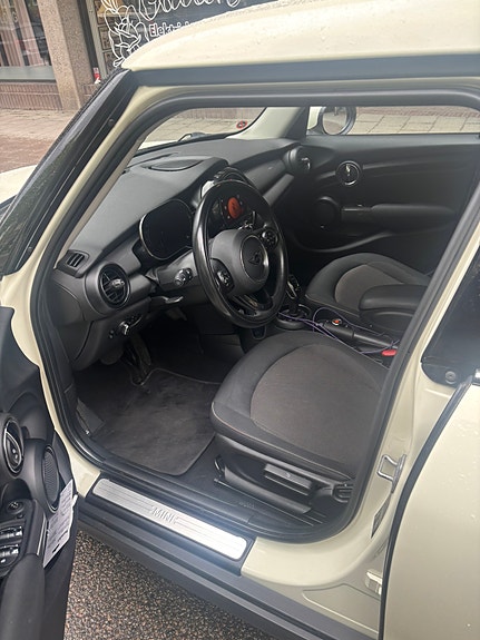 MINI Cooper 7 of 7