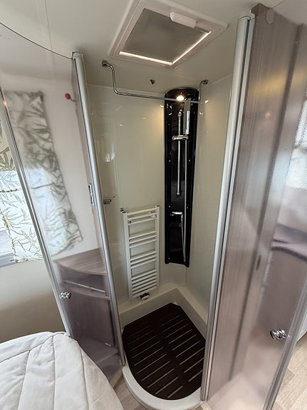 Chausson EXALTIS 7018 (150HK) Queensbed + hyttsäng! ALDE vattenburen! Vinteranpassad! 12V Fläkt! 13 of 21