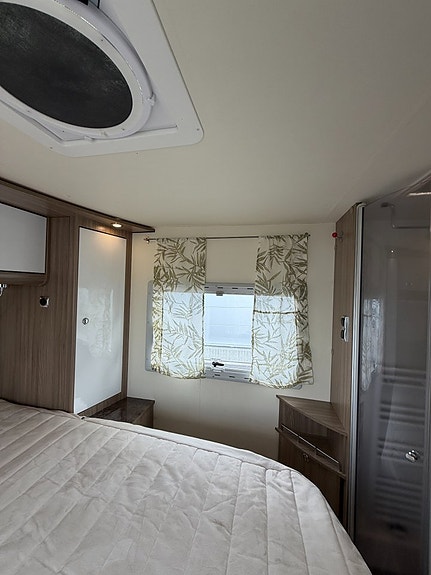 Chausson EXALTIS 7018 (150HK) Queensbed + hyttsäng! ALDE vattenburen! Vinteranpassad! 12V Fläkt! 12 of 21