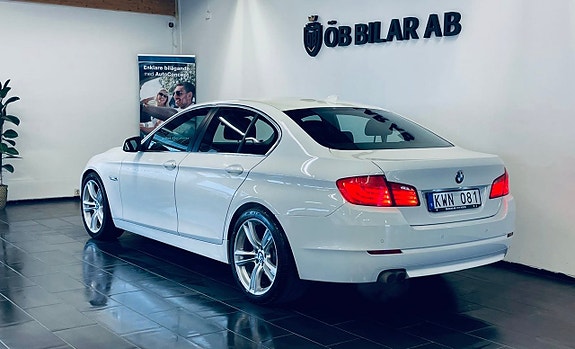BMW 523i 3 of 5