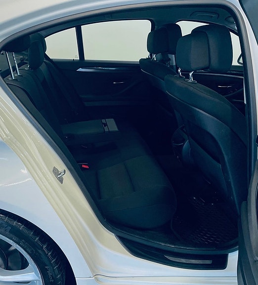 BMW 523i 10 of 13