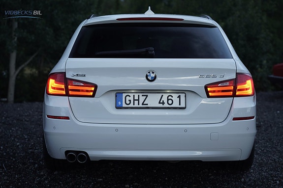 BMW 525d 4 of 5