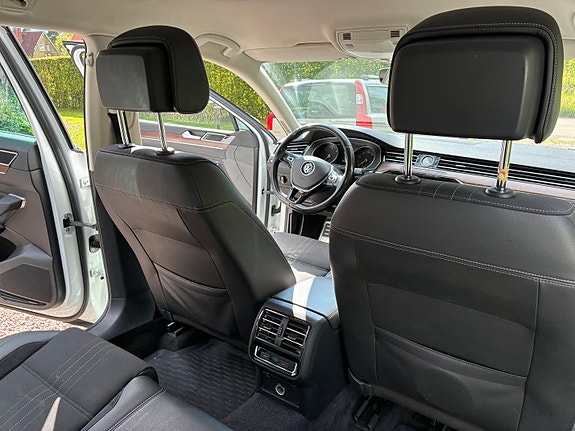 Volkswagen Passat Alltrack 13 of 14