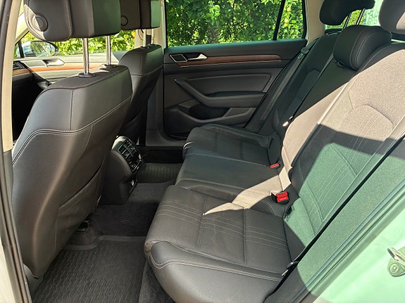 Volkswagen Passat Alltrack 11 of 14