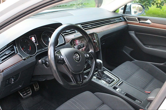 Volkswagen Passat Alltrack 7 of 14
