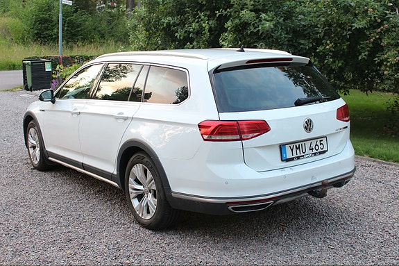 Volkswagen Passat Alltrack 4 of 5