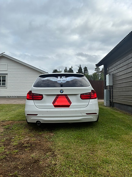 BMW 320d 3 of 18
