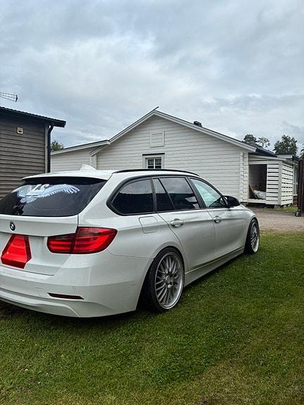 BMW 320d 4 of 18