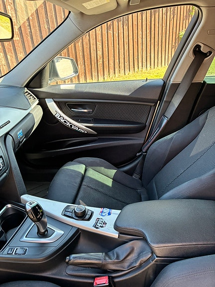 BMW 320d 13 of 18