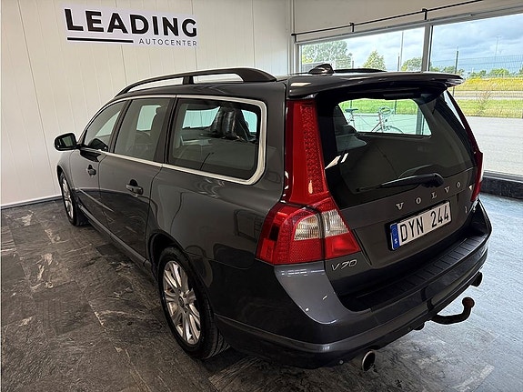 Volvo V70 2 of 5
