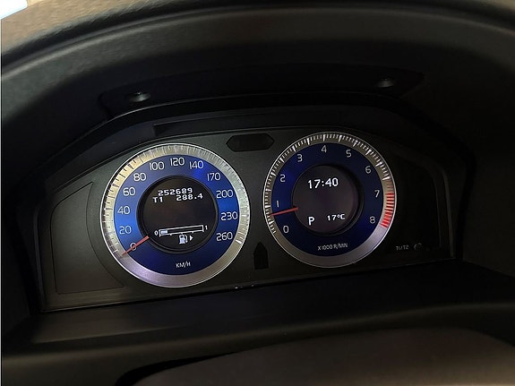 Volvo V70 4 of 5