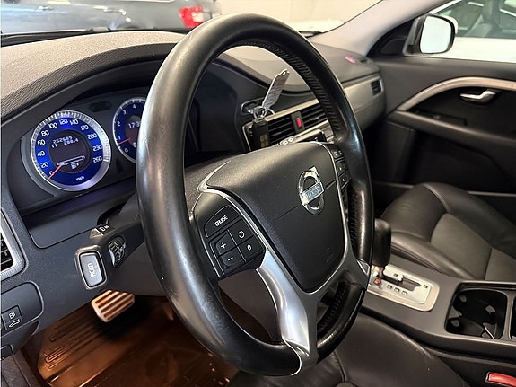 Volvo V70 3 of 5