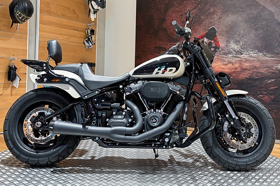 Harley-Davidson FXFBS Fat Bob 114 |Bassani|Motorbågar|Club Style|Handlebar bag|Sissy bar|