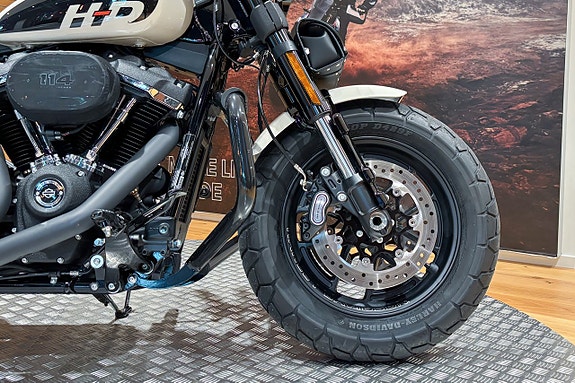 Harley-Davidson FXFBS Fat Bob 114 |Bassani|Motorbågar|Club Style|Handlebar bag|Sissy bar| 5 of 5