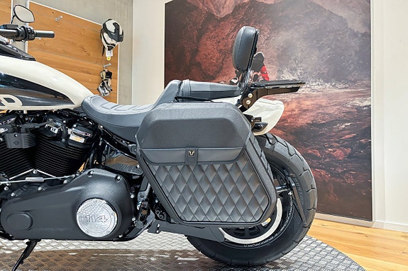 Harley-Davidson FXFBS Fat Bob 114 |Bassani|Motorbågar|Club Style|Handlebar bag|Sissy bar| 9 of 16