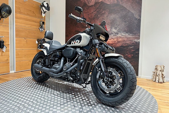 Harley-Davidson FXFBS Fat Bob 114 |Bassani|Motorbågar|Club Style|Handlebar bag|Sissy bar| 3 of 5