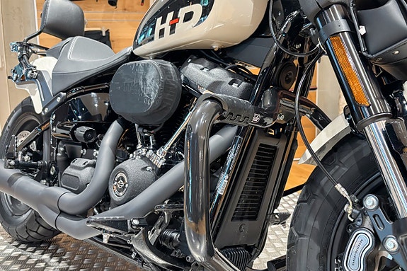 Harley-Davidson FXFBS Fat Bob 114 |Bassani|Motorbågar|Club Style|Handlebar bag|Sissy bar| 6 of 16
