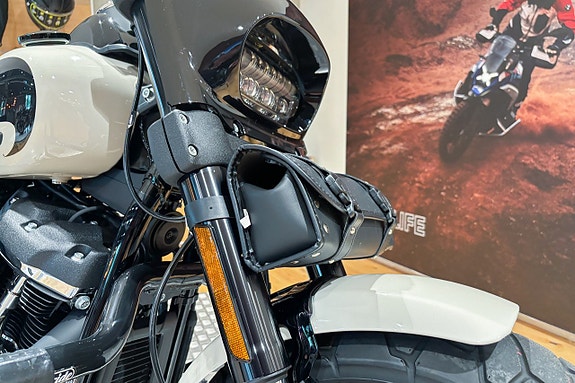 Harley-Davidson FXFBS Fat Bob 114 |Bassani|Motorbågar|Club Style|Handlebar bag|Sissy bar| 12 of 16