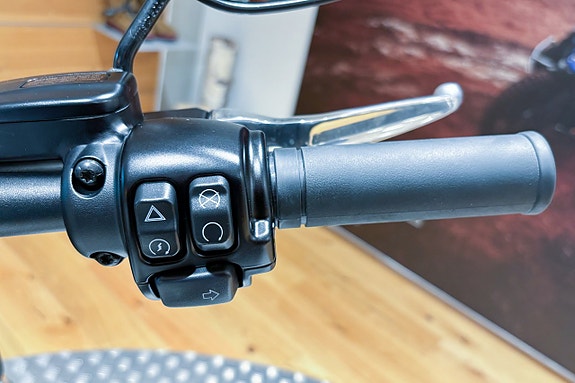 Harley-Davidson FXFBS Fat Bob 114 |Bassani|Motorbågar|Club Style|Handlebar bag|Sissy bar| 16 of 16