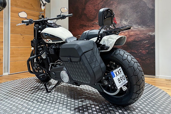 Harley-Davidson FXFBS Fat Bob 114 |Bassani|Motorbågar|Club Style|Handlebar bag|Sissy bar| 4 of 5