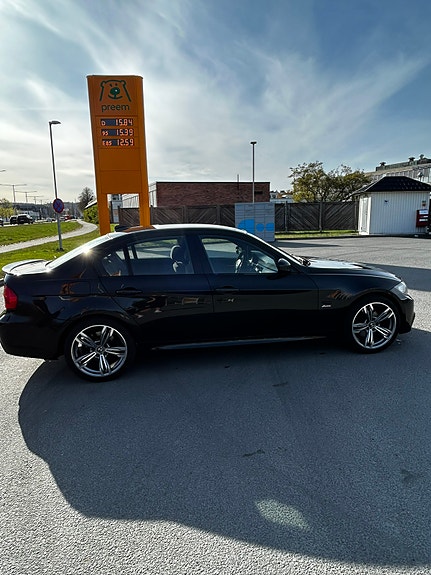 BMW 325i 4 of 5