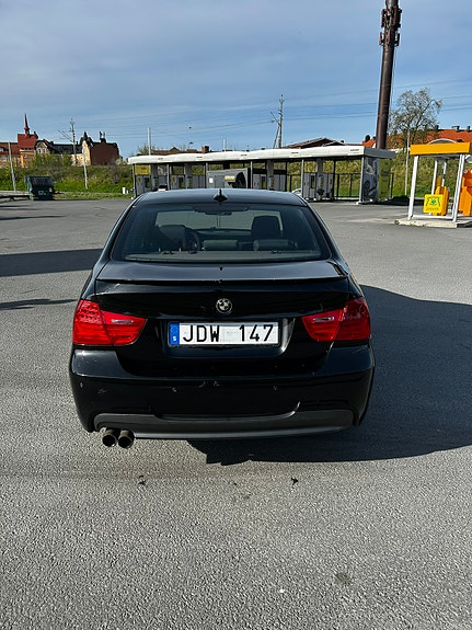 BMW 325i 3 of 5