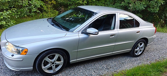 Volvo S60 3 of 5