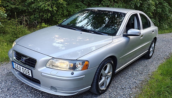 Volvo S60 2 of 5