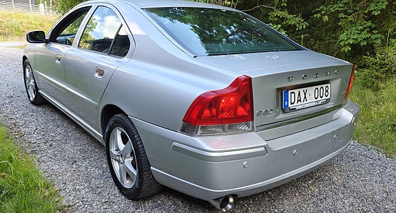 Volvo S60 4 of 5