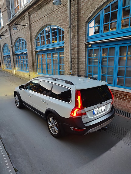 Volvo XC70 2 of 5
