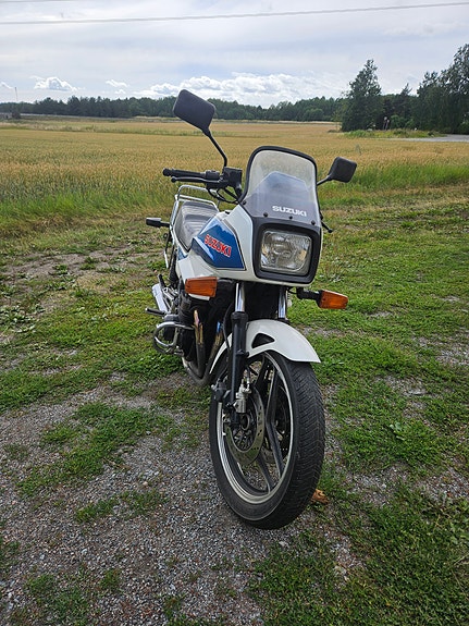 Suzuki GSX 1100 ES 9 of 10