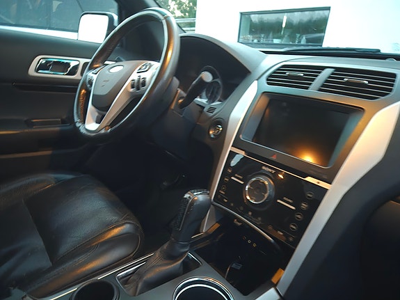 Ford Explorer 2 of 5