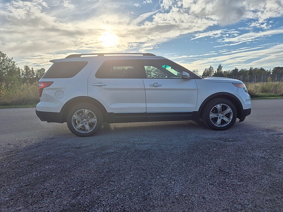 Ford Explorer 10 of 20