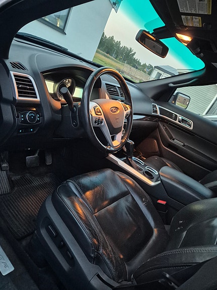 Ford Explorer 10 of 20