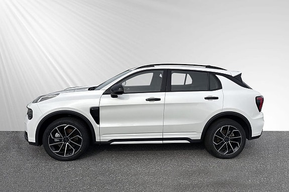 Lynk & Co 01 2 of 5