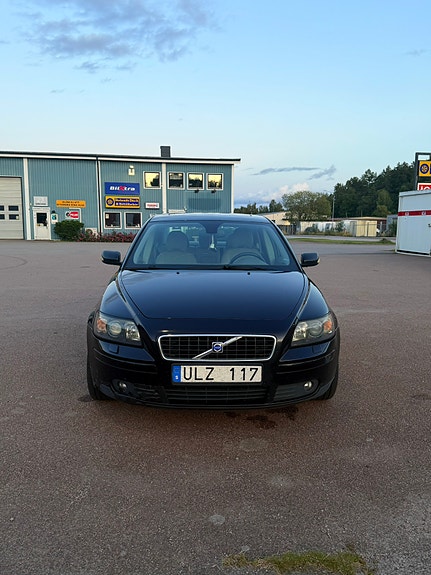 Volvo S40 2 of 5