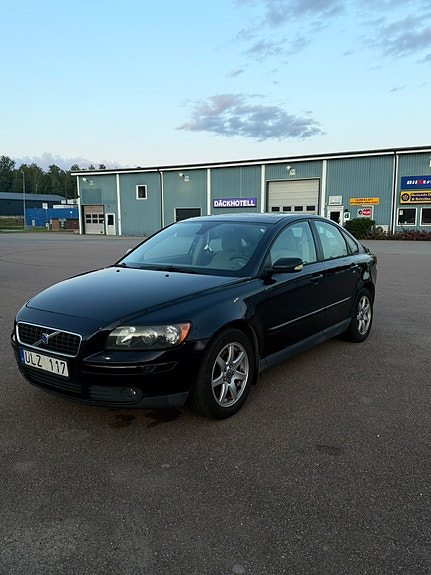 Volvo S40 3 of 5