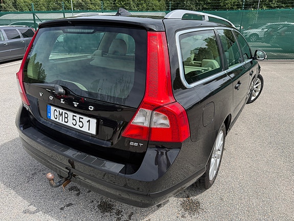 Volvo V70 4 of 5