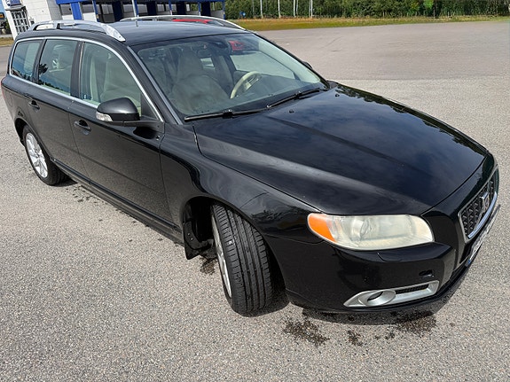 Volvo V70 2 of 5