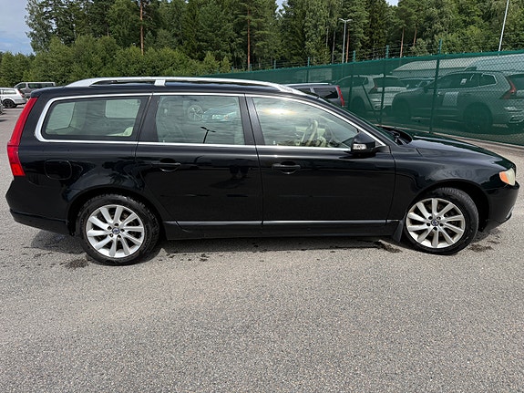 Volvo V70 3 of 5