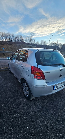 Toyota Yaris 4 of 5